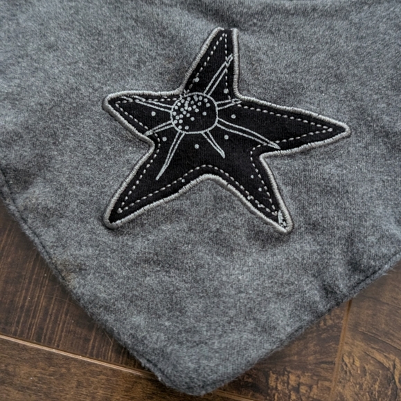 3/$30 Bundle of 4 small bibs - Picture 2 of 5